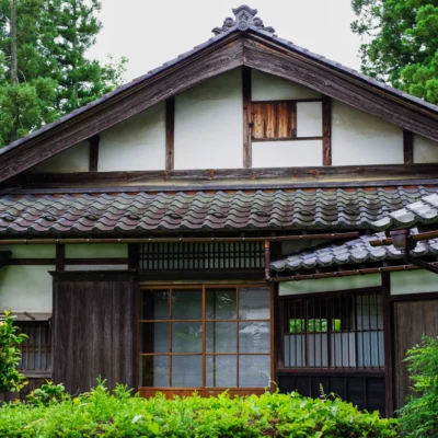 施設暮らしの親の家、売却すべきか？住むべきか？正しい判断方法と売却の際の注意点